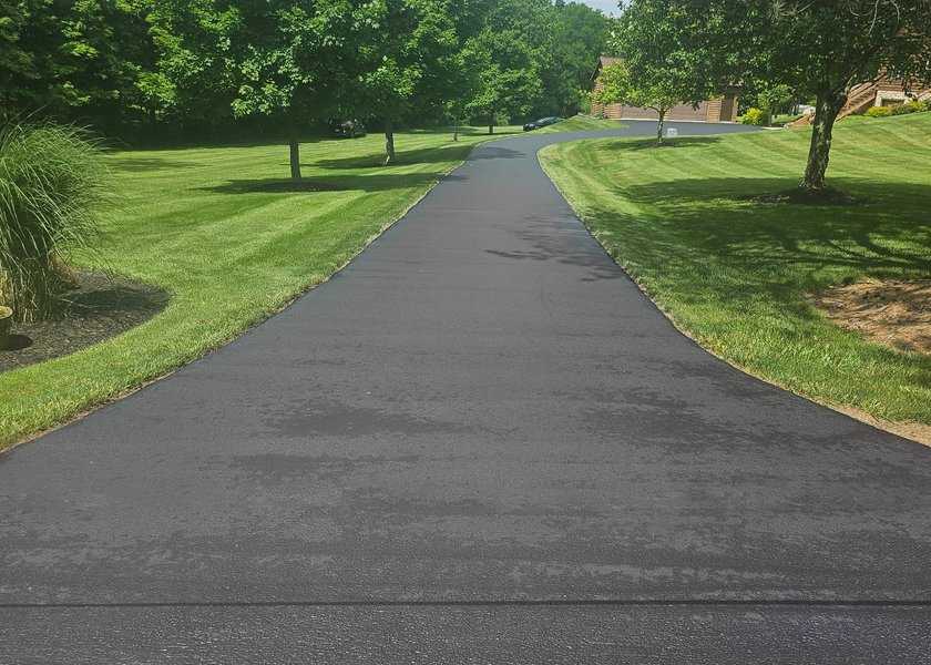 winding asphalt driveway after sealcoating