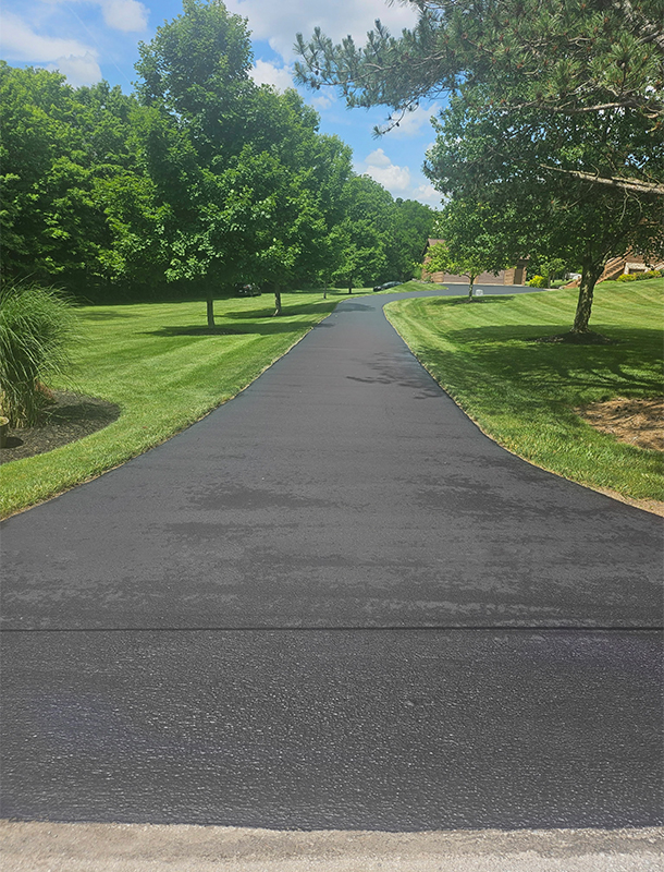 winding asphalt driveway after sealcoating